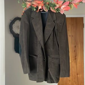 Men’s vintage corduroy blazer. Front pockets with extra button in pocket.